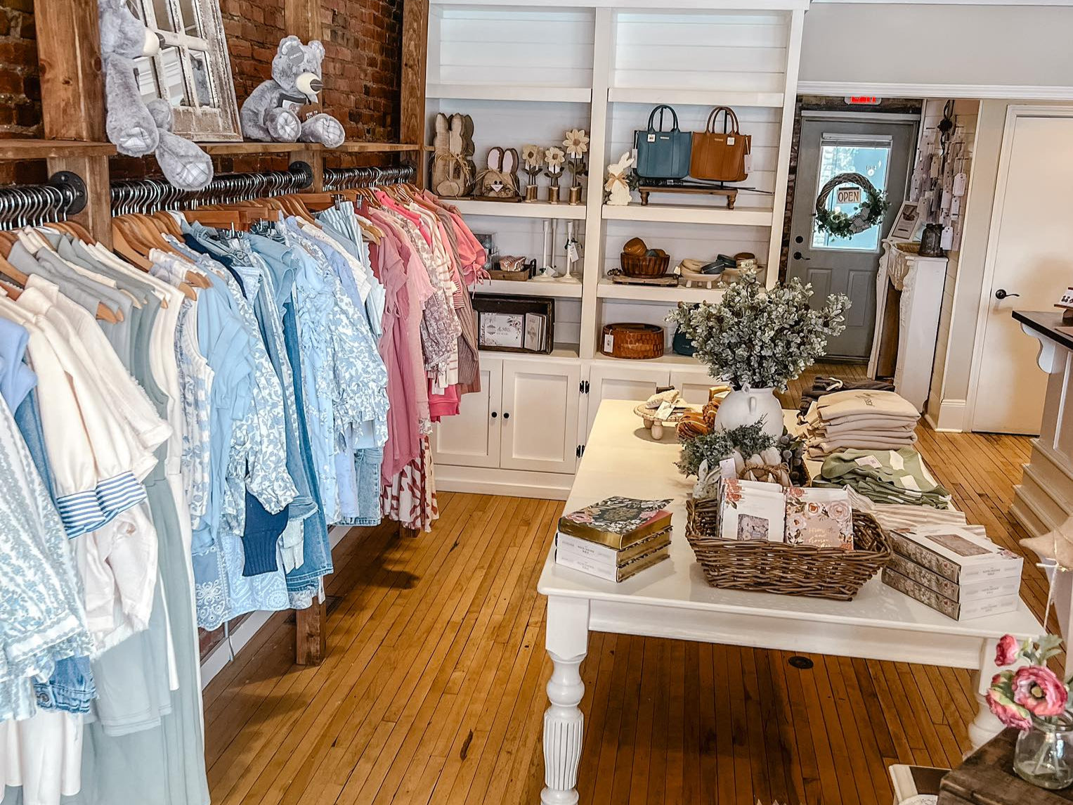 Shoppers from Brighton, Lansing, Troy & Beyond Are Coming to Michigan Southern Charm in Howell