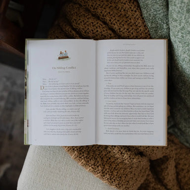 Christ-Centered Family: Pointing Your Family To Jesus Every Day - Michigan Southern Charm