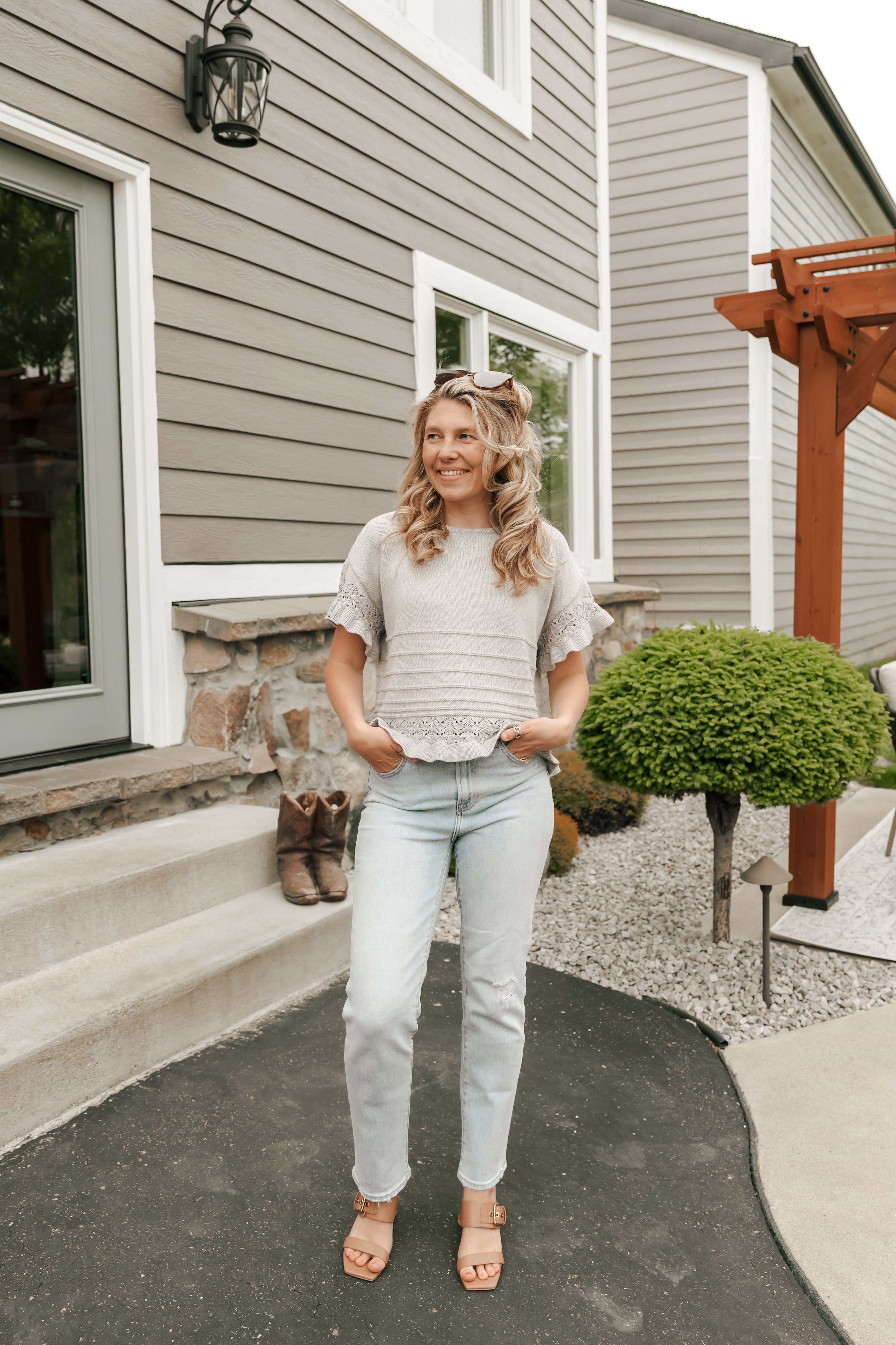 SHORT-SLEEVED RUFFLE HEM SWEATER TOP - Michigan Southern Charm