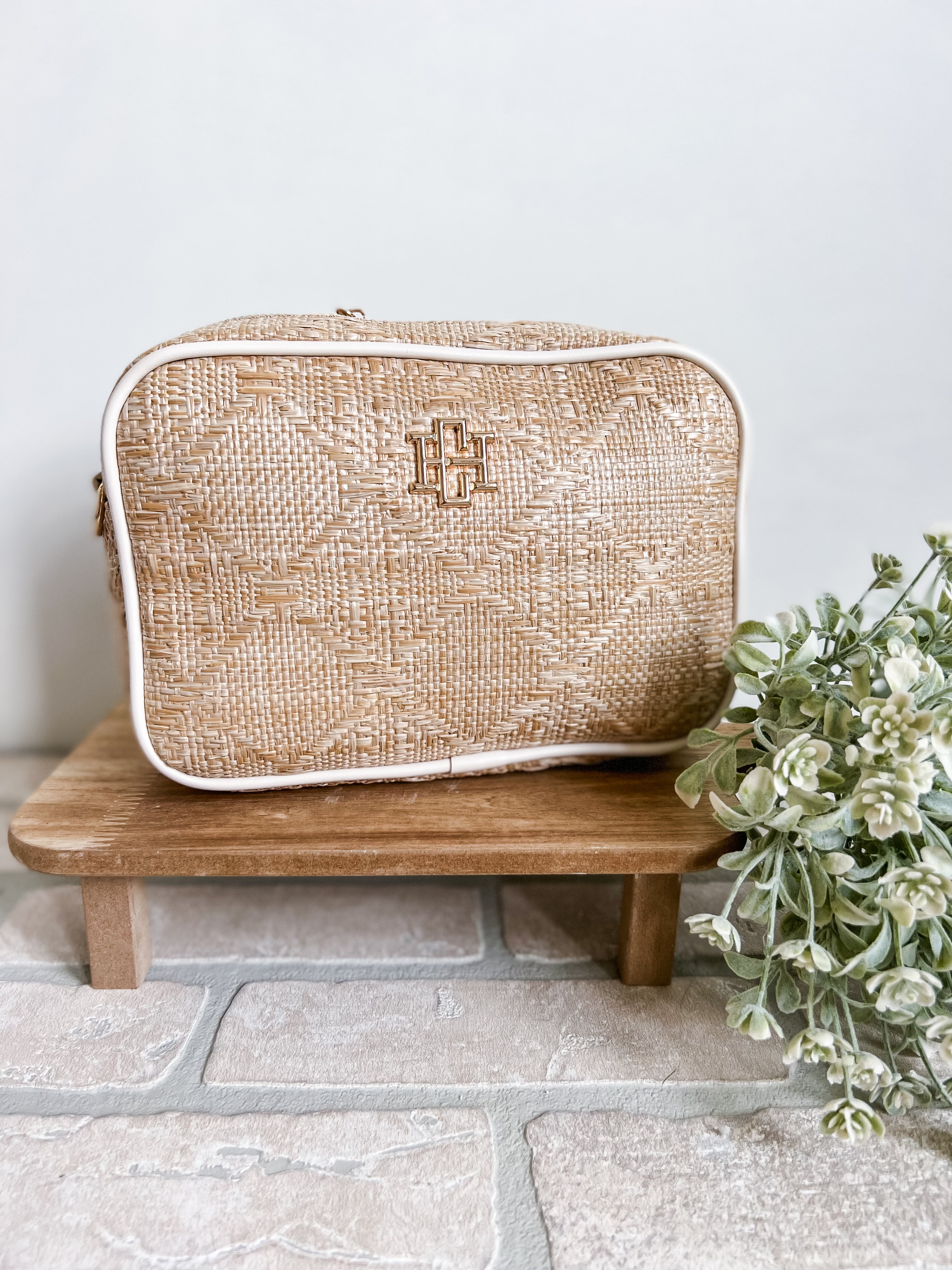 Margarette Cream Crossbody - Michigan Southern Charm