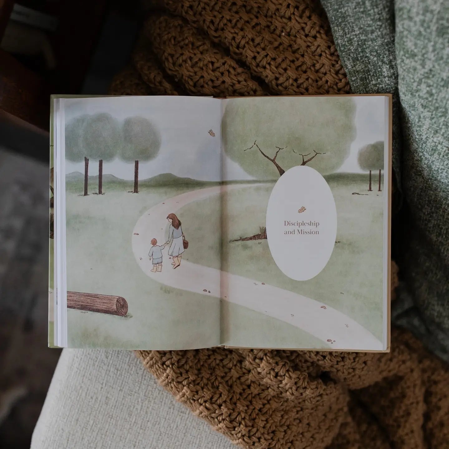 Christ-Centered Family: Pointing Your Family To Jesus Every Day - Michigan Southern Charm