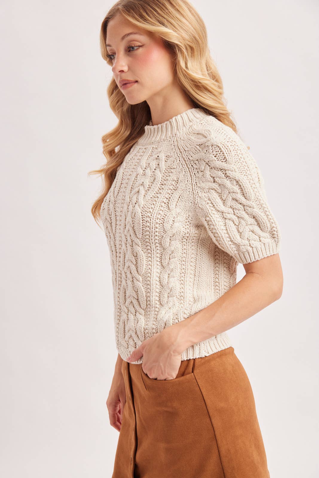 CABLE KNIT SHORT-SLEEVED SWEATER
