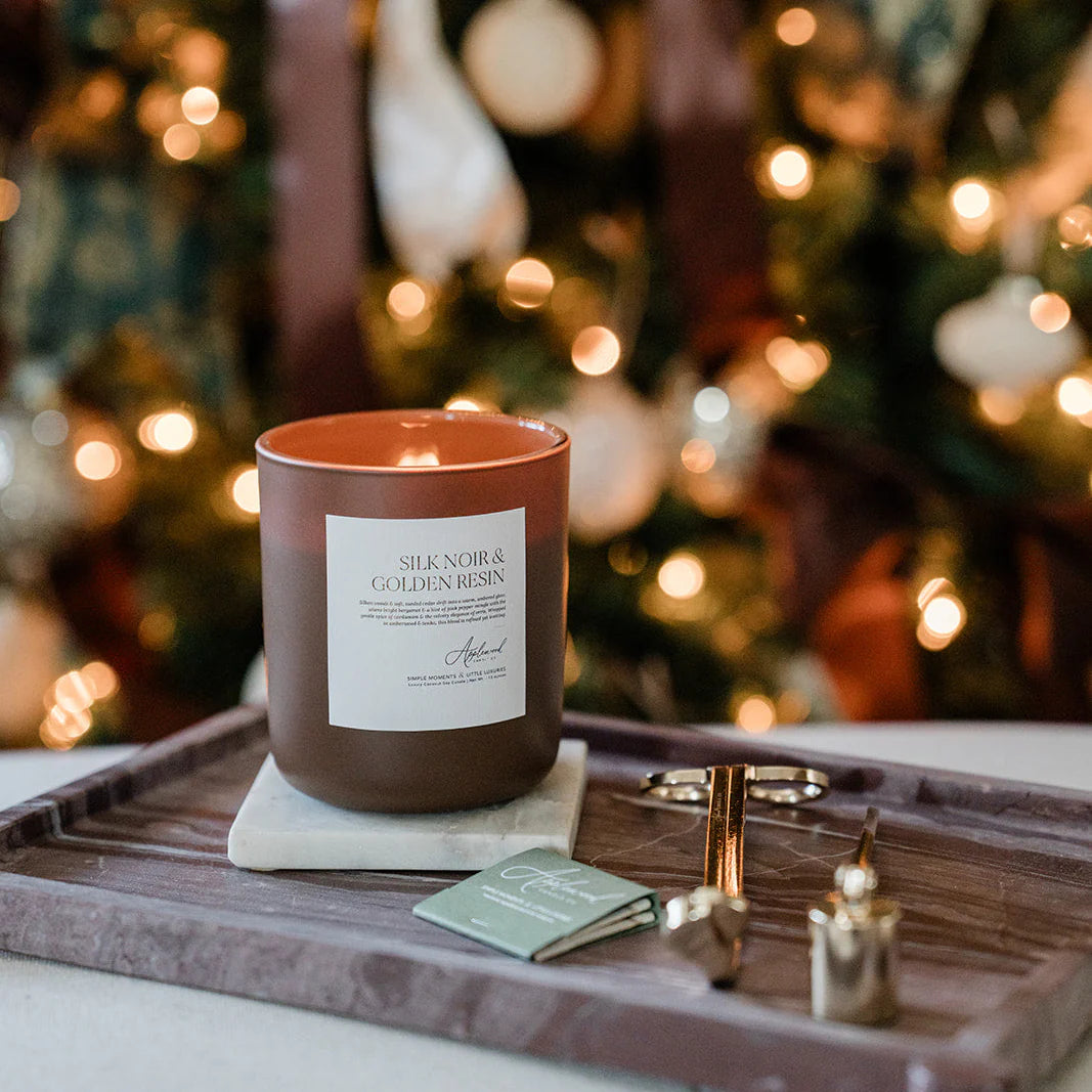 Silk Noir & Golden Resin Luxury Candle